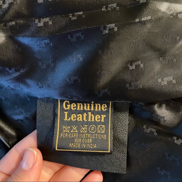 Black Leather Jacket! Like New! Size Large - Picture 4 of 10